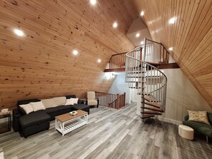 Fernseher, Kamin, Stereoanlage