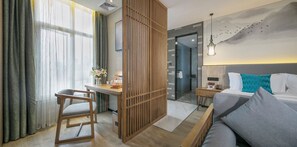 Desk, laptop workspace, soundproofing, iron/ironing board - Mehood Lestie International Hotel Chongqing Yuzhong Lianglukou Metro Branch (Chongqing)