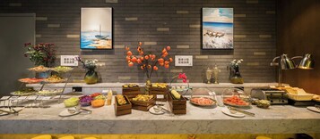 Free daily self-serve breakfast