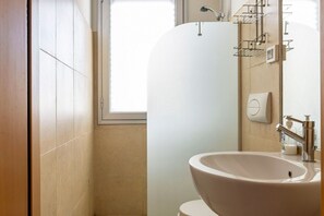 Douche, sèche-cheveux