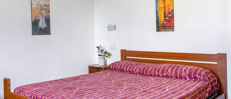 Internet, bed sheets