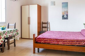 Internet, bed sheets - Lovely 25 sqm studio apartment, perfect for 2 people, located on the first floor of a renovated building without a lift. The property is located in the center of Marina di Ragusa (20 km from Ragusa), one of the most renowned seaside areas in Sicily, just (Marina di Ragusa)