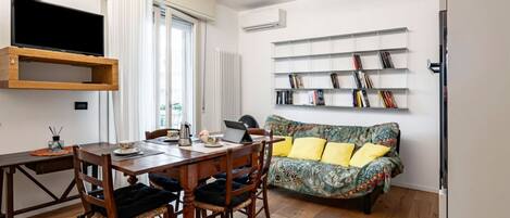 Télévision à écran plat