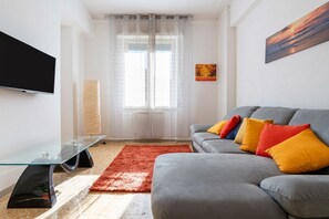 TV - Maty's House 3 - Bright Apartment (La Spezia)
