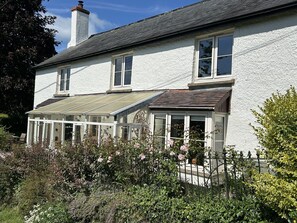 Exterior - Hare and Hounds, Exton (Nr Dulverton)