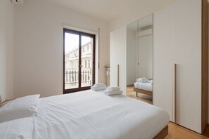 3 habitaciones, tabla de planchar con plancha, wifi y ropa de cama