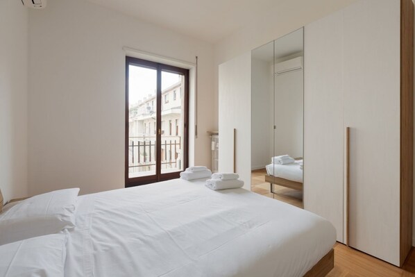3 habitaciones, tabla de planchar con plancha, wifi y ropa de cama