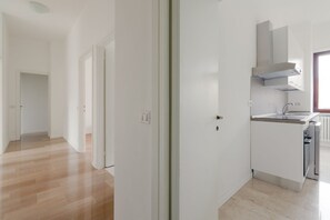 Kühlschrank, Ofen, Herdplatte, Geschirrspüler