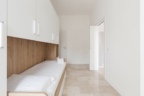 3 bedrooms, iron/ironing board, WiFi, bed sheets - GuestHost - Bright Apartment in Milan (Milano)