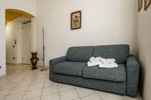 TV - GuestHost - A Casa di Eufemia - Migliarina Station Apartment (La Spezia)