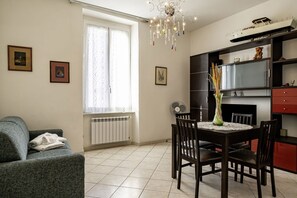 TV - GuestHost - A Casa di Eufemia - Migliarina Station Apartment (La Spezia)