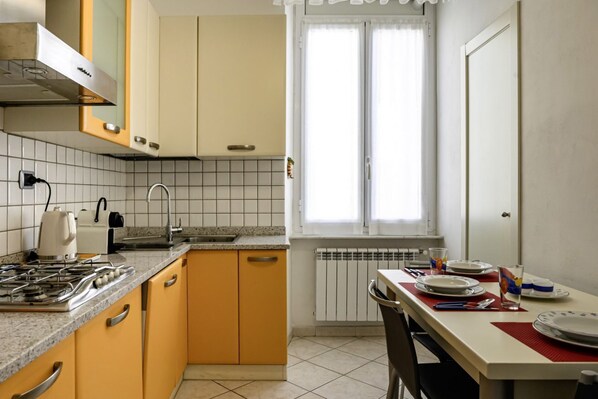 Fridge, oven, stovetop, dishwasher