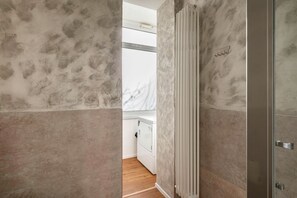 Interior - GuestHost - Modern 35 sqm apartment just 6 minutes walk from Sant'Antonio Hospital. The accommodation, which can host up to 3 guests, is located on the ground floor (raised) of a building without lift (NOT suitable for disabled people). Please note that  (Padova)