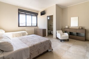 2 quartos, ferros/tábuas de passar roupa, Wi-Fi, roupa de cama