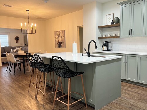 Cozy Craftsman Bungalow in the heart of downtown OKC with AC, Workspace, Parking