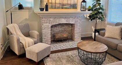 Cozy Craftsman Bungalow in the heart of downtown OKC with AC, Workspace, Parking