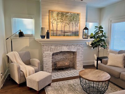 Cozy Craftsman Bungalow in the heart of downtown OKC with AC, Workspace, Parking