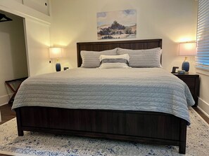 3 bedrooms, desk, iron/ironing board, free WiFi - Cozy Craftsman Bungalow in the heart of downtown OKC with AC, Workspace, Parking (Oklahoma City)