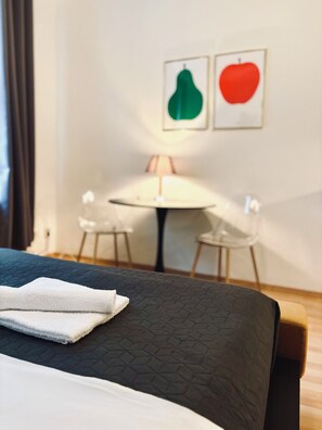 1 habitación, tabla de planchar con plancha, wifi y ropa de cama