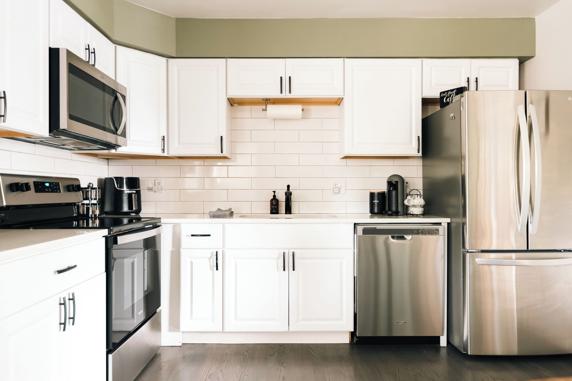 雪櫃、微波爐、焗爐、爐具