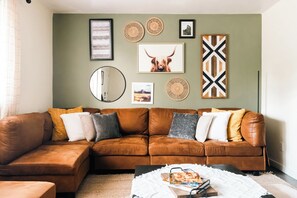 TV connectée, baby-foot, table de tennis de table, chaîne hi-fi