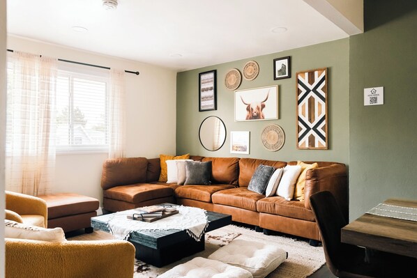 TV connectée, baby-foot, table de tennis de table, chaîne hi-fi