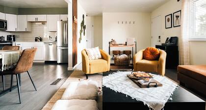 Cozy 4-bedroom National Park themed house with gym + hot tub in Arvada