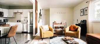 Cozy 4-bedroom National Park themed house with gym + hot tub in Arvada