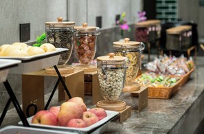 Free daily self-service breakfast  - Mehood Lestie International Hotel Nancun Wanbo Metro Station Branch (Guangzhou)