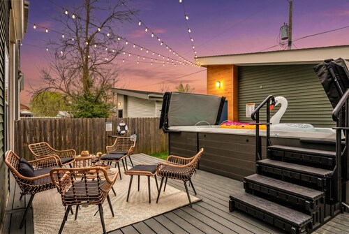 HotTub/Pool~Arcade Games~Fountain Sq~Great for groups~10 Min to Lucas Oil