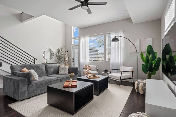 Smart TV, video games