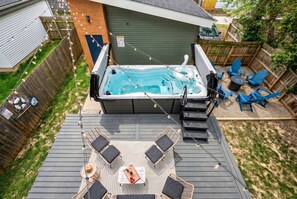 Terrace/patio - HotTub/Pool~Arcade Games~Fountain Sq~Great for groups~10 Min to Lucas Oil (Indianapolis)