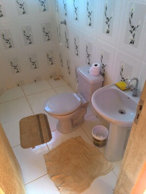 Family Twin Room, City View | Bathroom | Shower, toilet paper