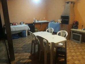 Family Twin Room, City View | Private kitchen | Fridge, oven, cookware/dishes/utensils