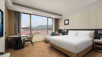 Hypo-allergenic bedding, down comforters, free minibar, desk