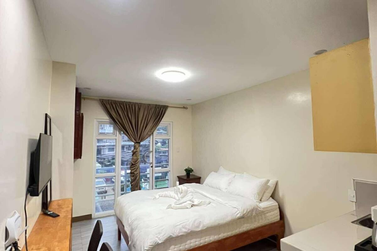 Habitación doble Deluxe, balcón | 1 habitación, wifi gratis y ropa de cama