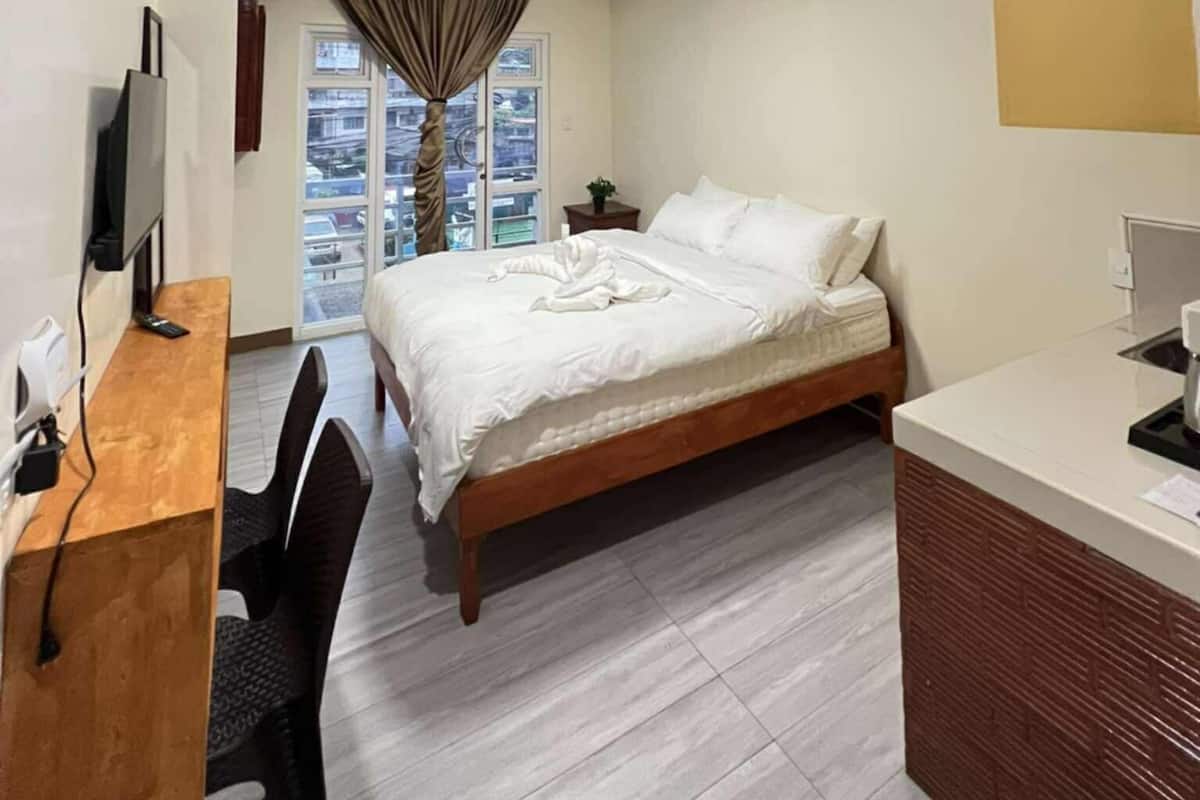 Deluxe Double Room, Balcony | Wi-fi percuma, cadar katil