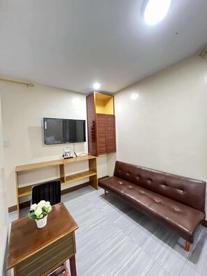 Habitación cuádruple clásica, balcón | 1 habitación, wifi gratis y ropa de cama