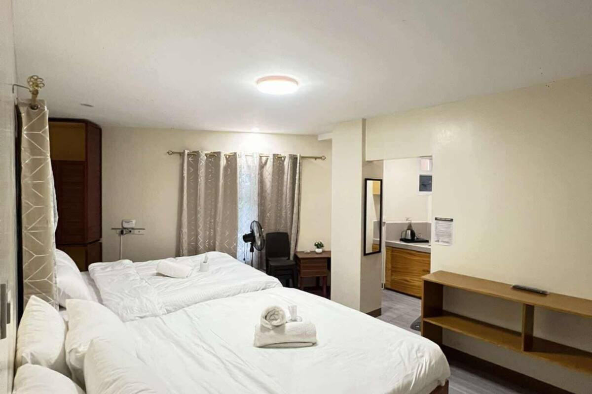 Habitación cuádruple básica | 1 habitación, wifi gratis y ropa de cama