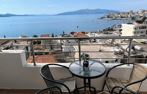 Outdoor dining - Albania Dream Holidays Apartment (Saranda)