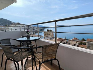 Outdoor dining - Albania Dream Holidays Apartment (Saranda)