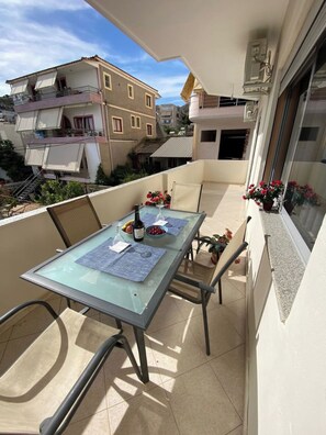 Outdoor dining - Albania Dream Holidays Apartment (Saranda)