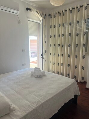 1 chambre, fer et planche à repasser, Wi-Fi, draps fournis