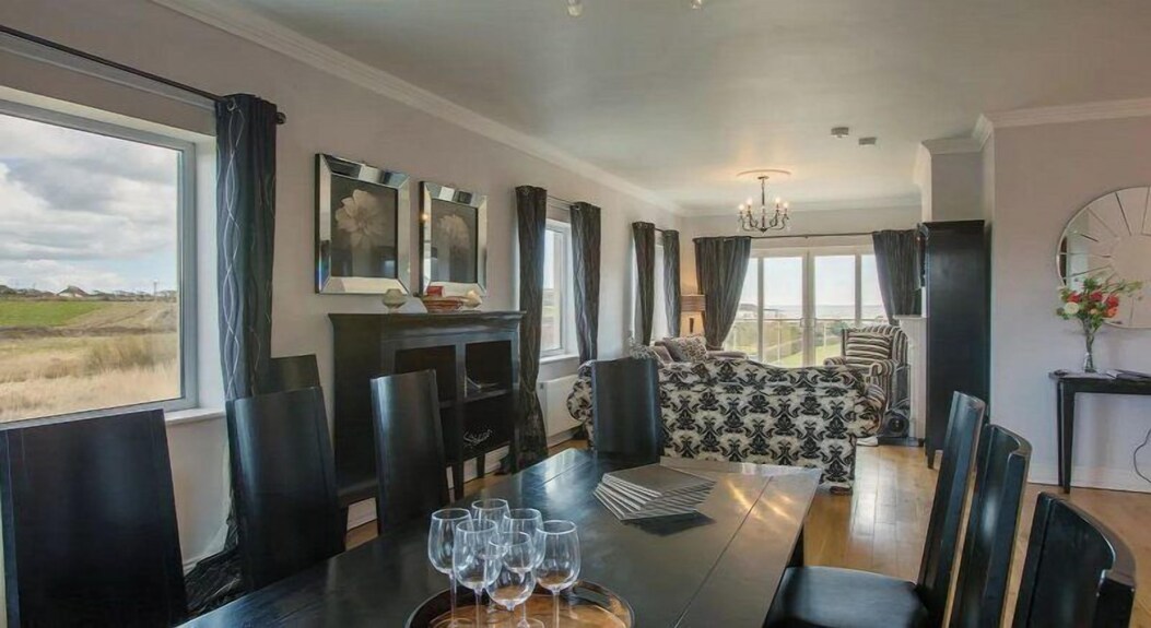 Waterford Villa - 5 Bed - Sleeps 10 - Parking - Youghal