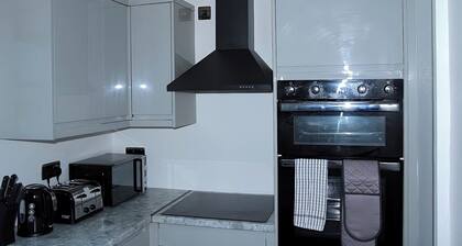 2Br House, Sleeps 5, Parking, Contractors&Families