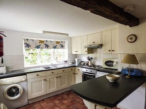 Køleskab, mikrobølgeovn, ovn, kogeplade