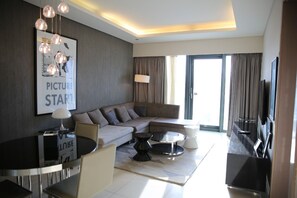 Smart TV - Luxury Stay Burj Khalifa View (Dubai)