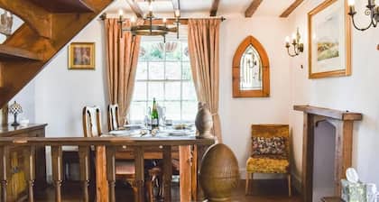 Local pubs, Walking routes, cottage w parking
