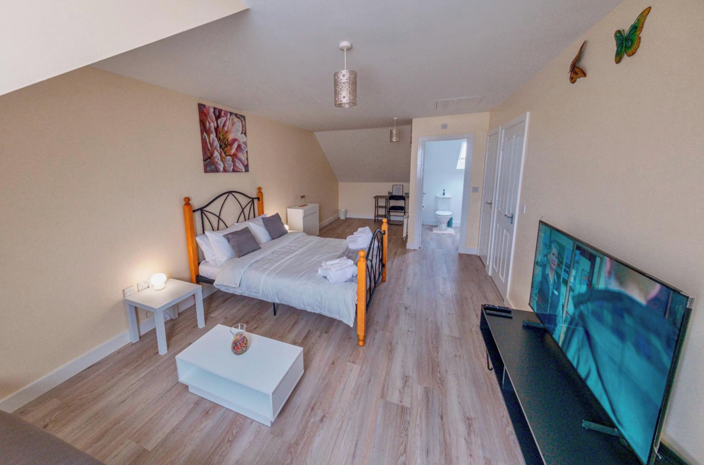 3 bedrooms, iron/ironing board, WiFi, bed sheets