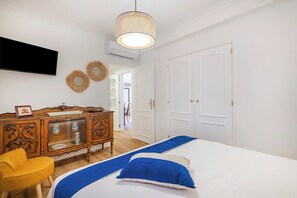 2 chambres, fer et planche à repasser, Wi-Fi, draps fournis